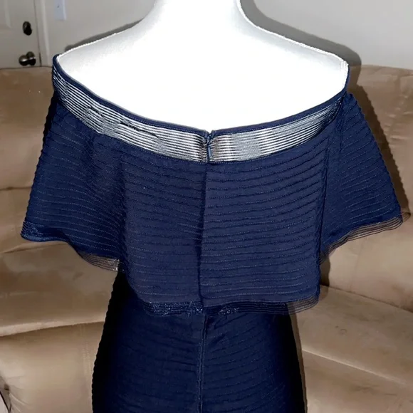 TADASHI SHOJI Tabora Off The Shoulder Gown - Picture 5 of 13